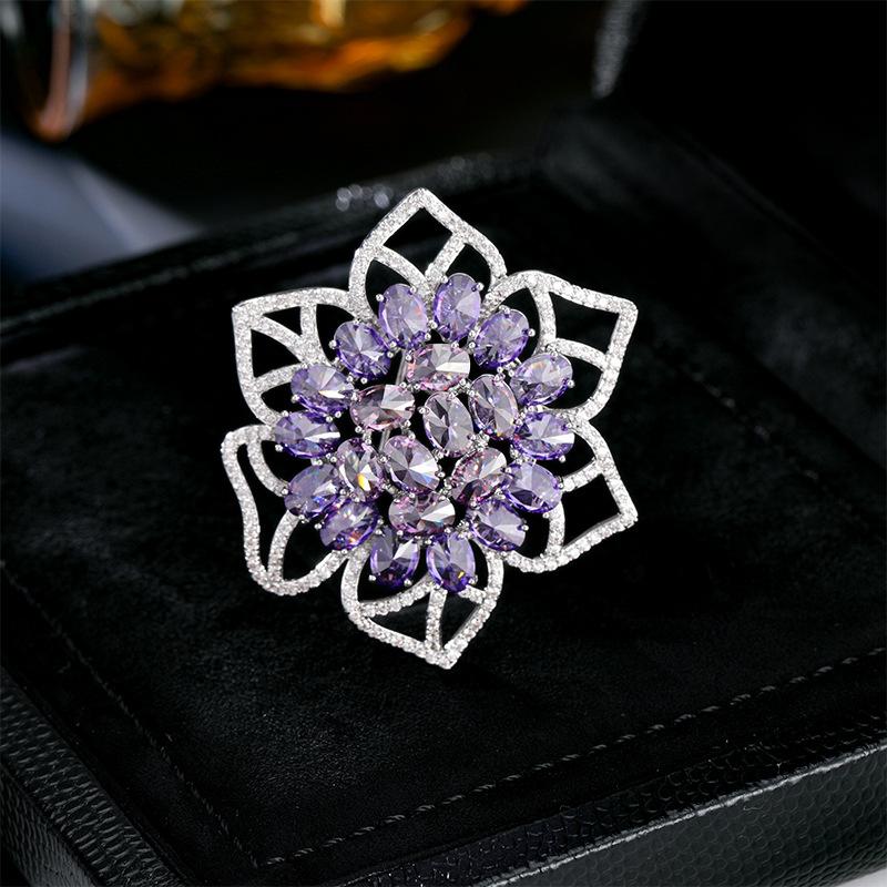 Women s Light Luxury Design Inlaid With Zircon Hollow Flower Brooch Fashionable And Versatile Niche Design Sense Brooch
Women s Light Luxury Design Inlaid With Zircon Hollow Flower Brooch Fashionable And Versatile Niche Design Sense Brooch