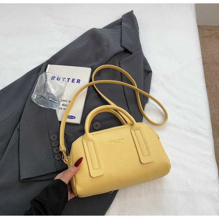 2025 новая высококачественная текстура модная изысканная портативная сумка-бостон женская трендовая универсальная однотонная на плечо через плечо жёлтый
2025 новая высококачественная текстура модная изысканная портативная сумка-бостон женская трендовая универсальная однотонная на плечо через плечо жёлтый