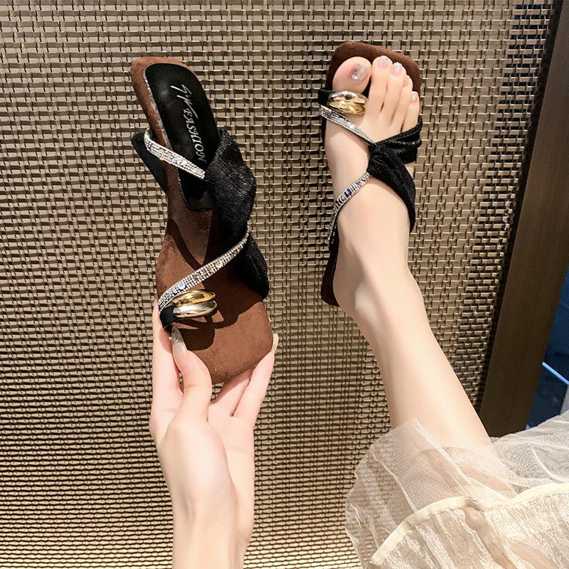 Rhinestone high-heeled sandals women s high-end sense summer new temperament socialite style thin strap square head open-toed slippers tide 40 срібний
Rhinestone high-heeled sandals women s high-end sense summer new temperament socialite style thin strap square head open-toed slippers tide 40 срібний