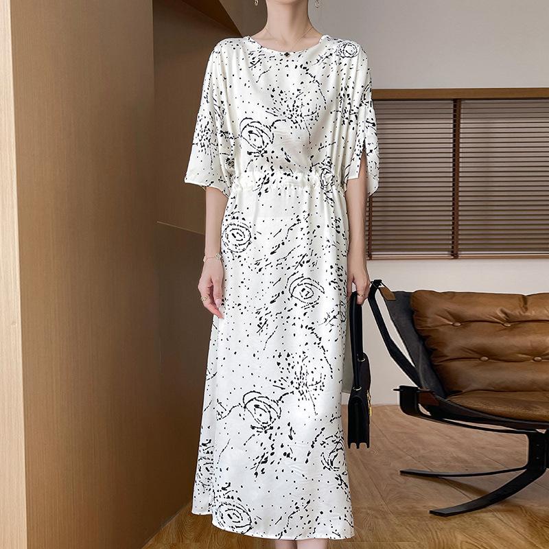 Уникальное французское платье с круглым вырезом и короткими рукавами с принтом, с темпераментом и нежным стилем талии. Женская атласная юбка миди. XL
Уникальное французское платье с круглым вырезом и короткими рукавами с принтом, с темпераментом и нежным стилем талии. Женская атласная юбка миди. XL