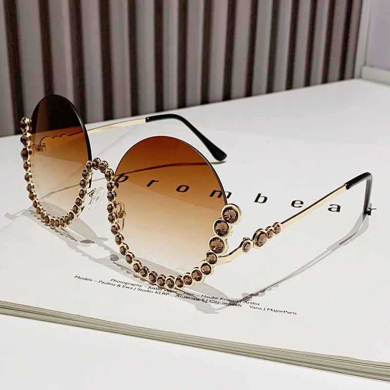 Luxury Designer Style Style Diamond Circular Sun Glasses Glasses Ladies Classic Trendy Sun Eyeglasses For Men Half Spectacle Frame Frame Punk
Luxury Designer Style Style Diamond Circular Sun Glasses Glasses Ladies Classic Trendy Sun Eyeglasses For Men Half Spectacle Frame Frame Punk