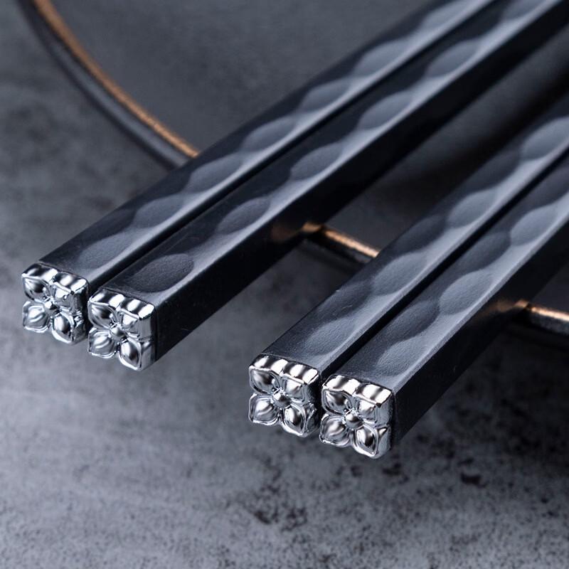 Japanese Style Alloy Chopsticks
Japanese Style Alloy Chopsticks