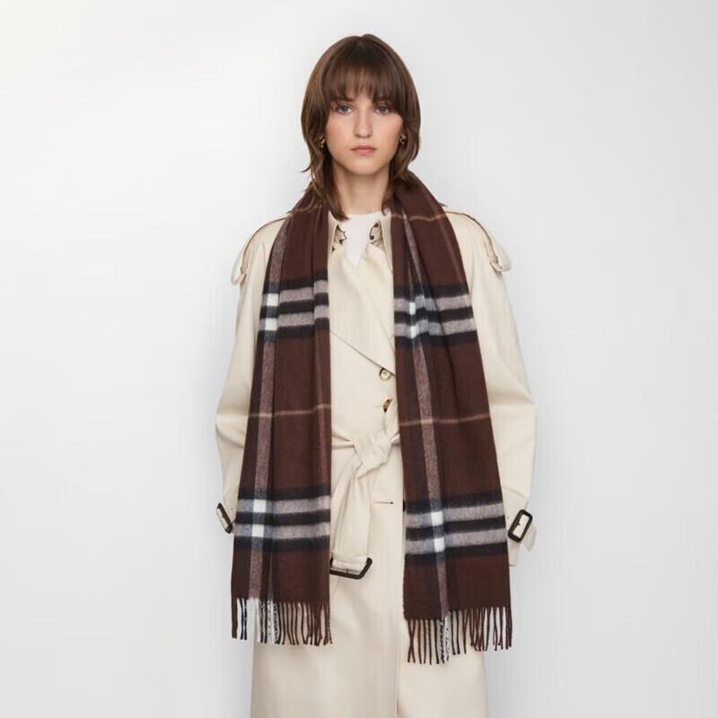 Унісекс шарф Burberry з кашеміру в клітинку OS
Унісекс шарф Burberry з кашеміру в клітинку OS