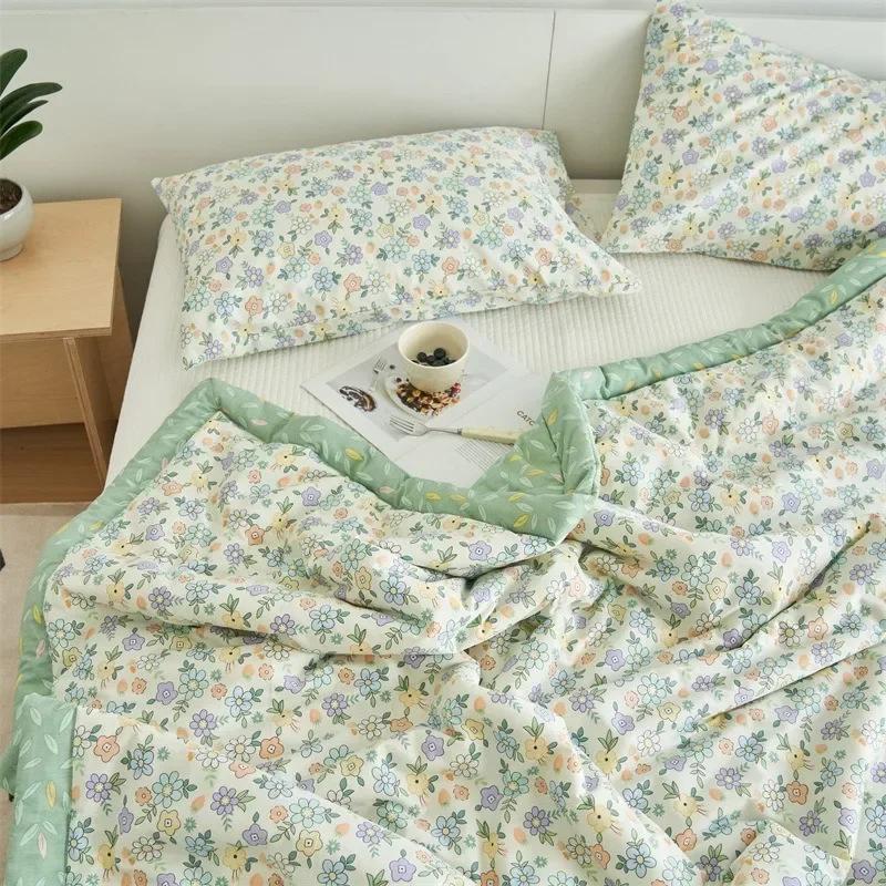 1PC Cotton Thin Quilt Lightweight Fluffy Summer Blanket Soft Breathable Summer Household Bedding Machine Washable Queen Quilt 1pc 150x200cm
1PC Cotton Thin Quilt Lightweight Fluffy Summer Blanket Soft Breathable Summer Household Bedding Machine Washable Queen Quilt 1pc 150x200cm