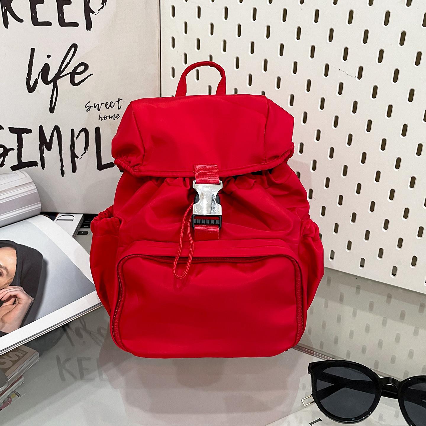 Large-capacity commuter bag, lightweight backpack, versatile and drawstring schoolbag for going out One Size
Large-capacity commuter bag, lightweight backpack, versatile and drawstring schoolbag for going out One Size