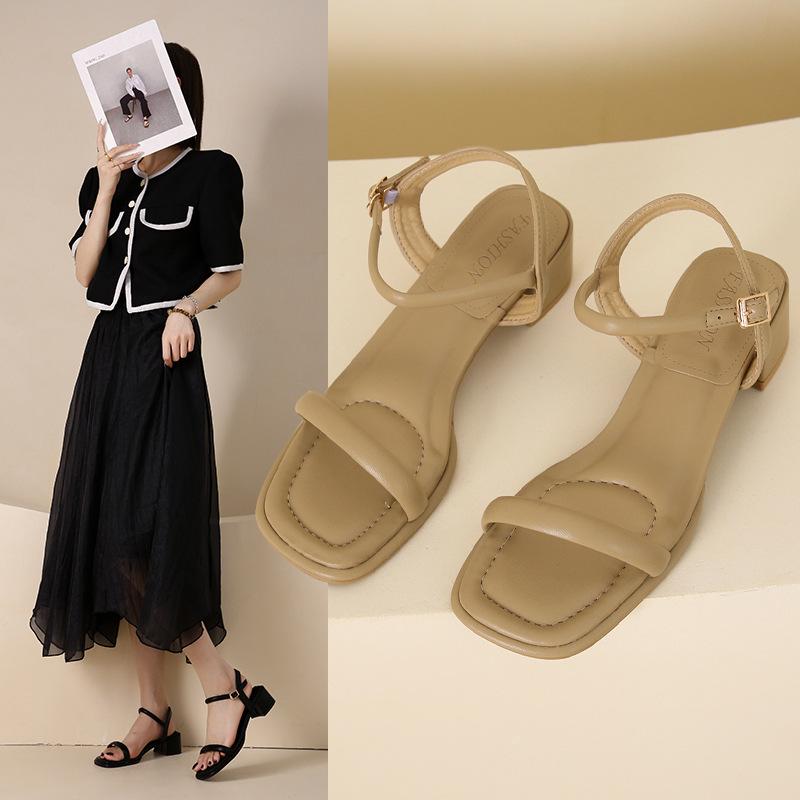 Beautiful high heels for women 2025 summer new high-end black medium heel one-word buckle with open-toed thick heel sandals for women 40 абрикосовий
Beautiful high heels for women 2025 summer new high-end black medium heel one-word buckle with open-toed thick heel sandals for women 40 абрикосовий