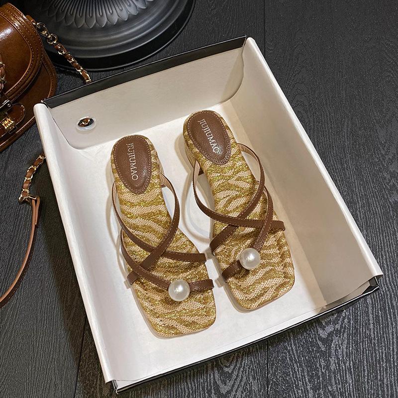 Fairy style French pinch square head thick middle heel temperament open-toed sandals 2025 summer new outer wear large size women s shoes tide 42 коричневый
Fairy style French pinch square head thick middle heel temperament open-toed sandals 2025 summer new outer wear large size women s shoes tide 42 коричневый