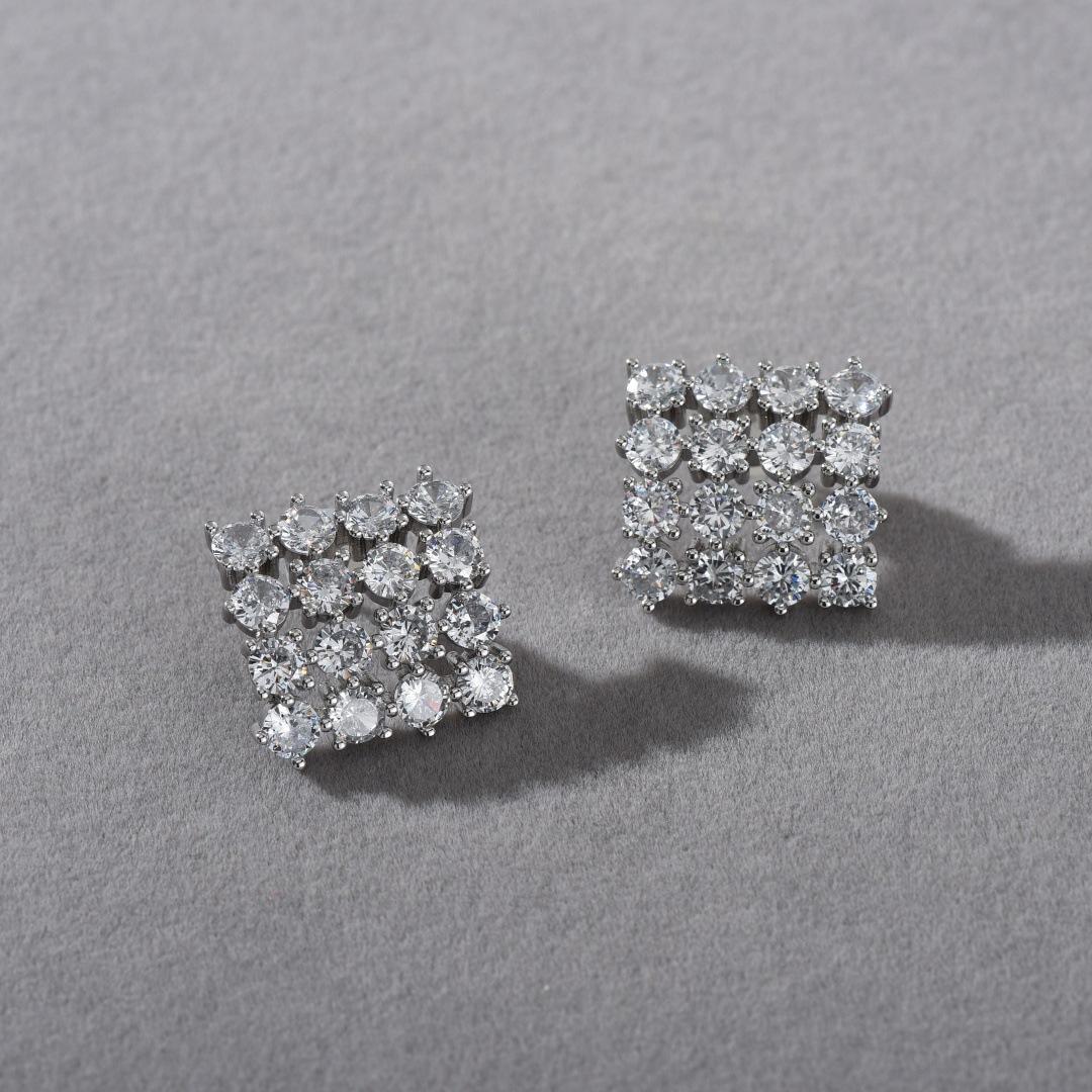 New High-End Geometric Square Full Of Zircon Tide S925 Silver Needle Earrings Retro Hong Kong Style Fashion Ol Earrings
New High-End Geometric Square Full Of Zircon Tide S925 Silver Needle Earrings Retro Hong Kong Style Fashion Ol Earrings