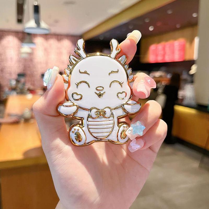 Милый красочный дракон горизонтальный и вертикальный держатель для мобильного телефона с креплением на спине растягивающийся складной держатель держатель для телефона с кольцом белый
Милый красочный дракон горизонтальный и вертикальный держатель для мобильного телефона с креплением на спине растягивающийся складной держатель держатель для телефона с кольцом белый