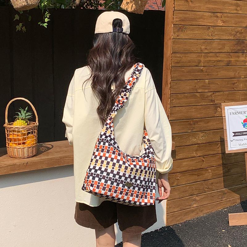 Versatile Retro Drawstring Bag: Stylish, Spacious for Commuting & Work
Versatile Retro Drawstring Bag: Stylish, Spacious for Commuting & Work