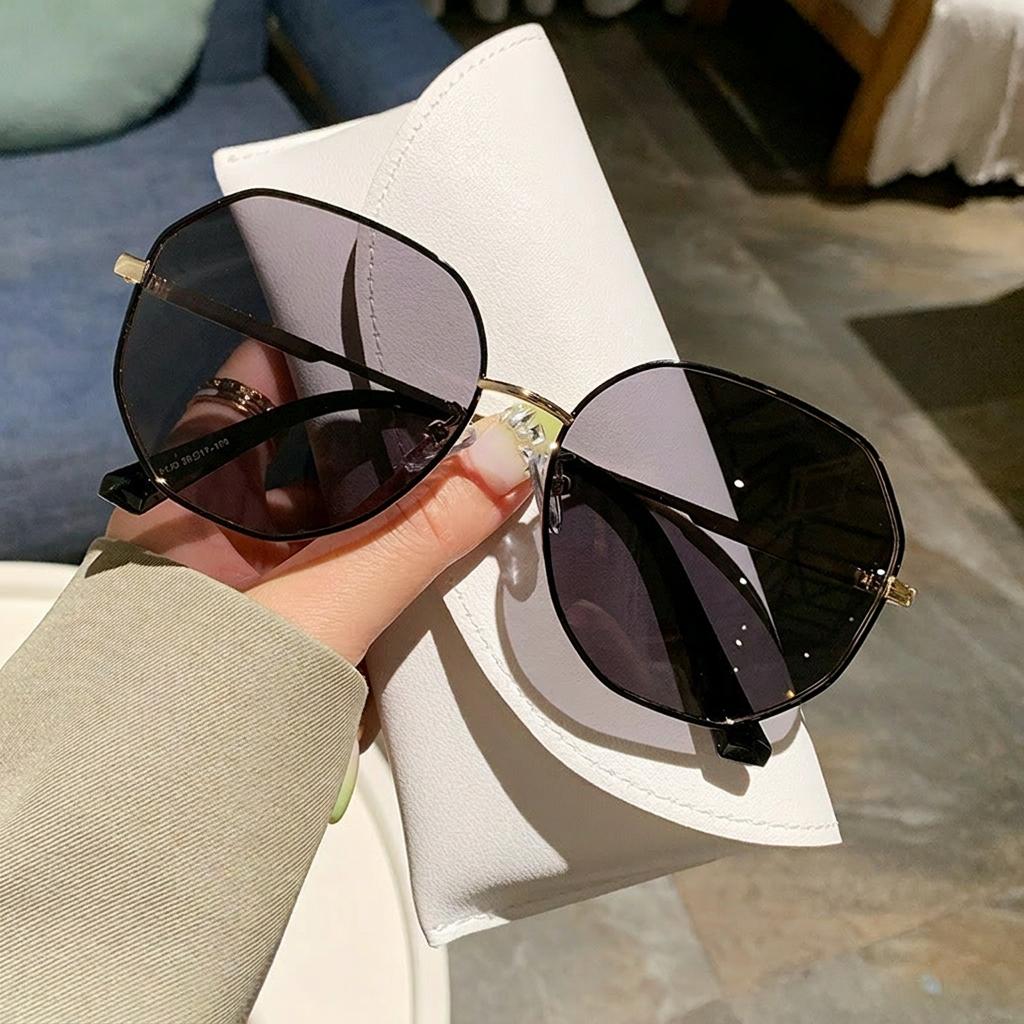 Women Polarizing UV Protection Sunshade Sunglasses Luxury Brand Design Sun Glasses UV400 Protection Eyewear Outdoor Shades
Women Polarizing UV Protection Sunshade Sunglasses Luxury Brand Design Sun Glasses UV400 Protection Eyewear Outdoor Shades