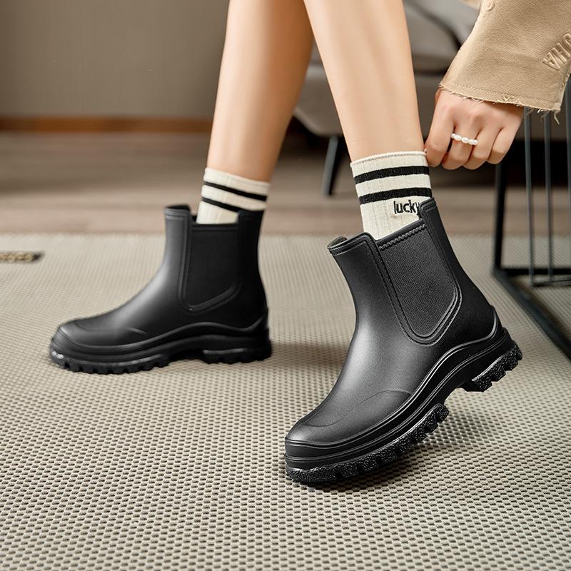 Женские резиновые сапоги короткие, новые модные резиновые сапоги, женская водонепроницаемая и нескользящая резиновая обувь, женская красивая обувь для плавания 41
Женские резиновые сапоги короткие, новые модные резиновые сапоги, женская водонепроницаемая и нескользящая резиновая обувь, женская красивая обувь для плавания 41