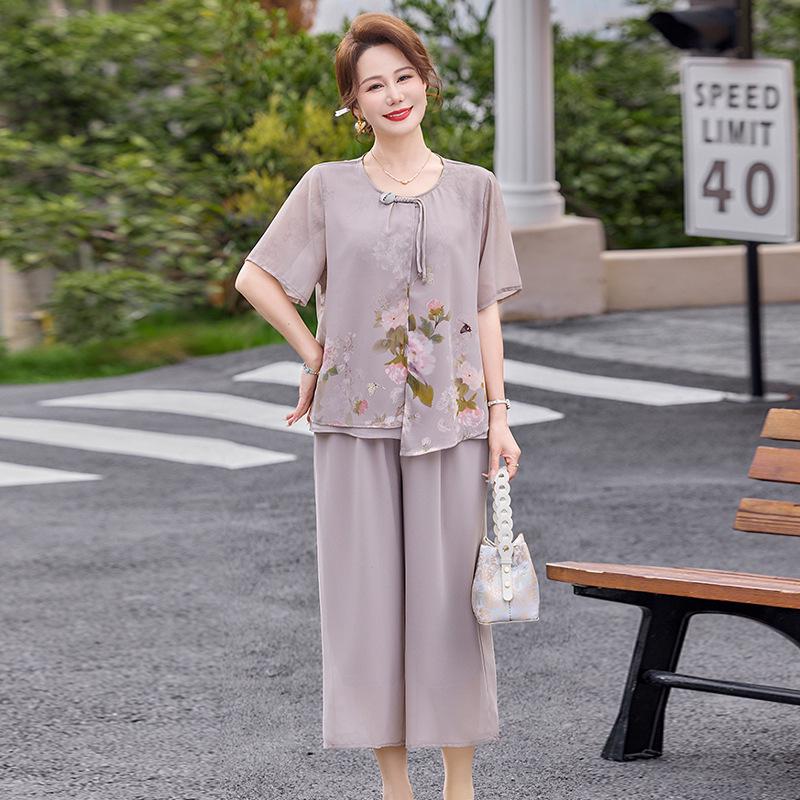 Chic Summer Chiffon Two-Piece Suit for Middle-Aged & Elderly Women, Elegant Short Sleeve, Cool & Lightweight 3XL (125-140 lbs)
Chic Summer Chiffon Two-Piece Suit for Middle-Aged & Elderly Women, Elegant Short Sleeve, Cool & Lightweight 3XL (125-140 lbs)