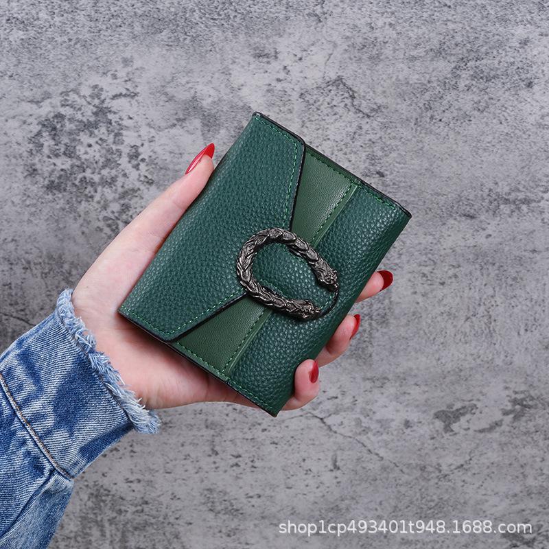 Компактный женский кошелек с тремя отделениями и портмоне с многофункциональным держателем для карт зелёный
Компактный женский кошелек с тремя отделениями и портмоне с многофункциональным держателем для карт зелёный