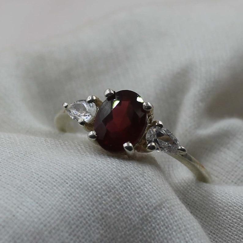 Кольцо из натурального овального красного граната из стерлингового серебра с драгоценным камнем, обручальное кольцо для женщин, январский камень, подарок на годовщину дня рождения для нее 12 красный
Кольцо из натурального овального красного граната из стерлингового серебра с драгоценным камнем, обручальное кольцо для женщин, январский камень, подарок на годовщину дня рождения для нее 12 красный