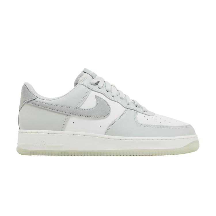 Nike Air Force 1 07 Светло-серый пемза 38.5
Nike Air Force 1 07 Светло-серый пемза 38.5