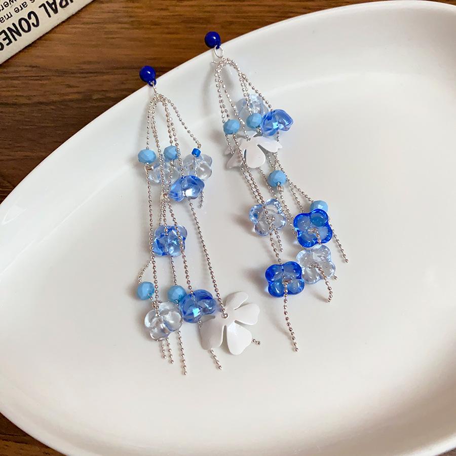 Leaf glass beads, water droplets, fringed ear hooks, fresh and sweet earrings, summer gentle temperament, earrings, niche and high-end sense
Leaf glass beads, water droplets, fringed ear hooks, fresh and sweet earrings, summer gentle temperament, earrings, niche and high-end sense