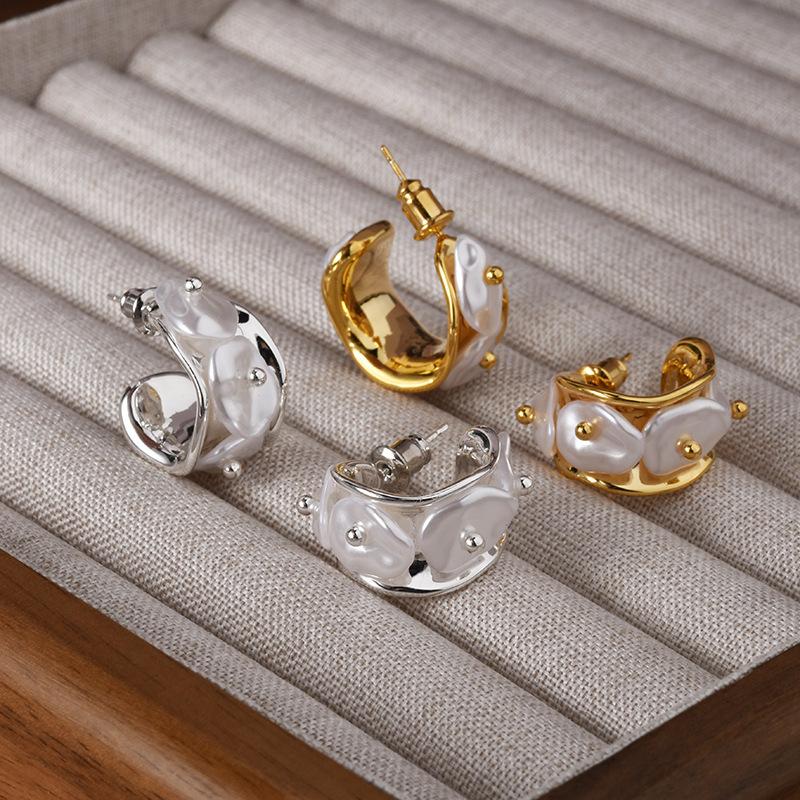 Letter C Irregular Pearl Stud Earrings Fashion Simple Elegant Temperament Earrings Light Luxury Premium Earrings Women
Letter C Irregular Pearl Stud Earrings Fashion Simple Elegant Temperament Earrings Light Luxury Premium Earrings Women