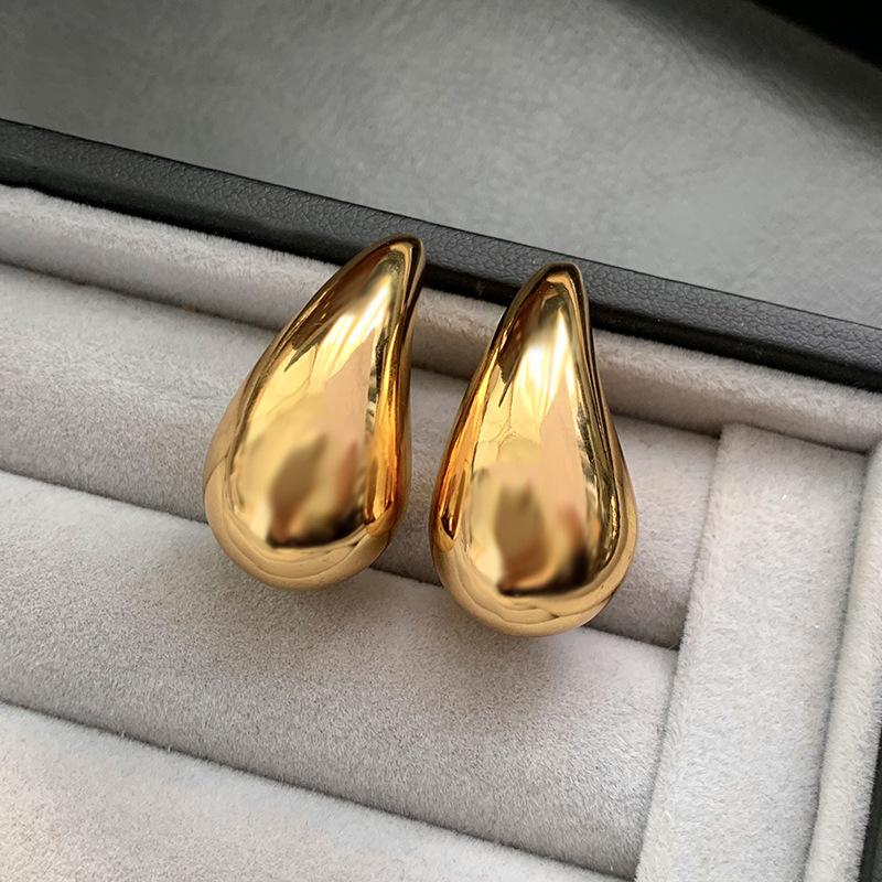 Real gold electroplated water drop earrings niche design high-end light luxury fashionable high-texture sterling silver ear jewelry
Real gold electroplated water drop earrings niche design high-end light luxury fashionable high-texture sterling silver ear jewelry
