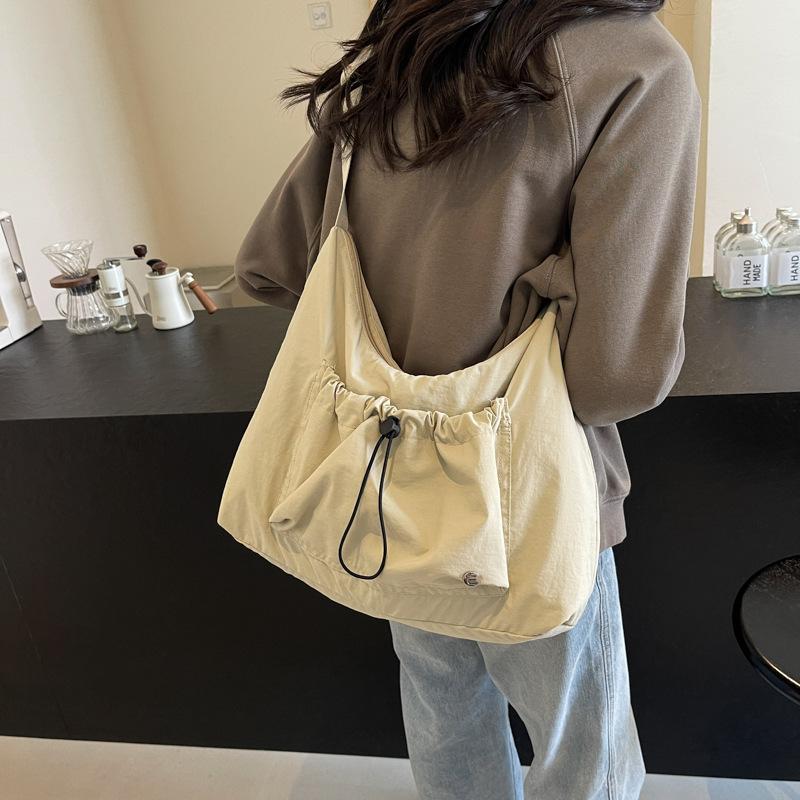 Waterproof nylon bag Female student class messenger bag Large capacity cloth bag Lightweight shoulder bag Solid color bag
Waterproof nylon bag Female student class messenger bag Large capacity cloth bag Lightweight shoulder bag Solid color bag