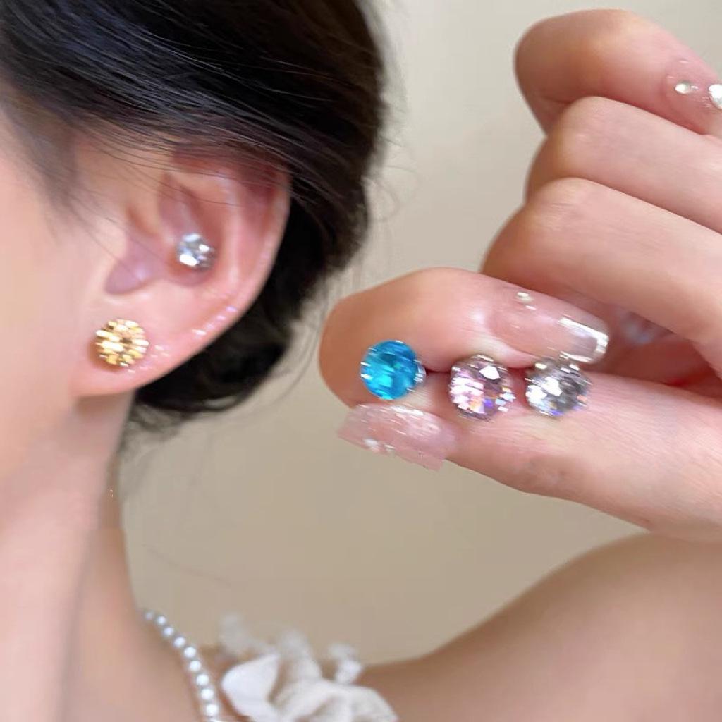 Lux Zircon Magnetic Ear Cuffs: Shiny, No-Piercing, Women s Niche High-End Ear Clips 2025
Lux Zircon Magnetic Ear Cuffs: Shiny, No-Piercing, Women s Niche High-End Ear Clips 2025