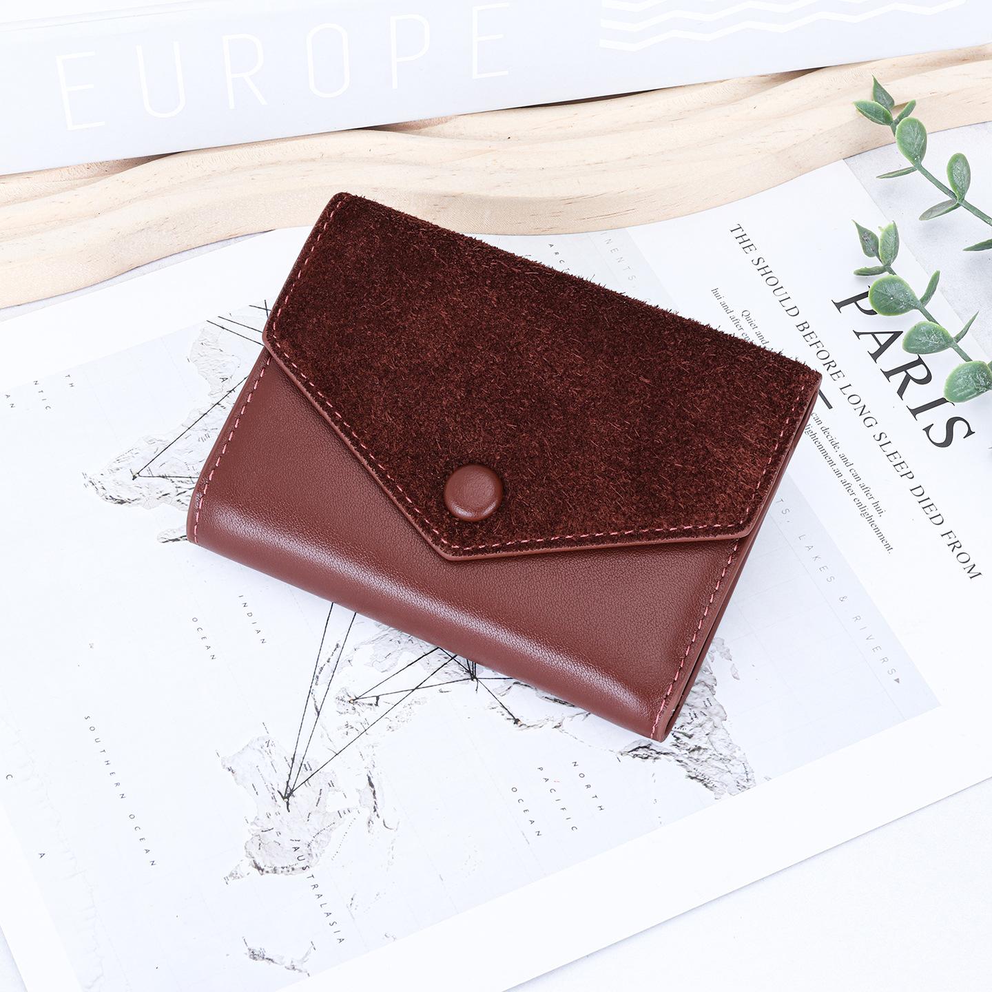 Fashion Envelope Leather Trifold Wallet - Snap Button Card Organizer with Zipper Pocket, Elegant Short Clutch for Women світло-коричневого кольору
Fashion Envelope Leather Trifold Wallet - Snap Button Card Organizer with Zipper Pocket, Elegant Short Clutch for Women світло-коричневого кольору