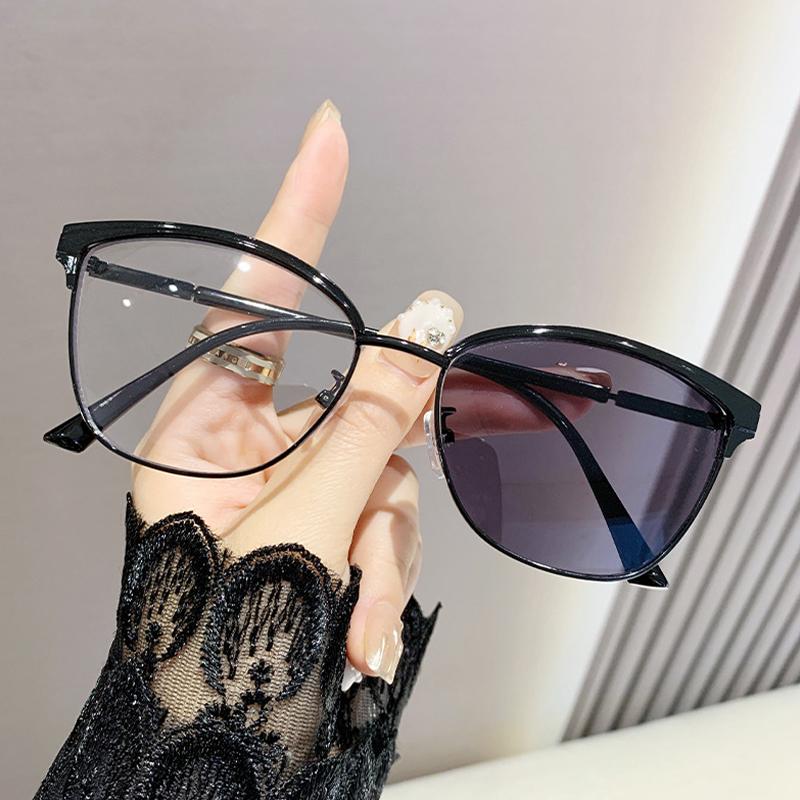 Фоточувствительные очки с изменяющимся цветом и защитой от синего света, с крупной женской оправой и ультралегким, простым внешним видом 015 -1.75 чёрный
Фоточувствительные очки с изменяющимся цветом и защитой от синего света, с крупной женской оправой и ультралегким, простым внешним видом 015 -1.75 чёрный