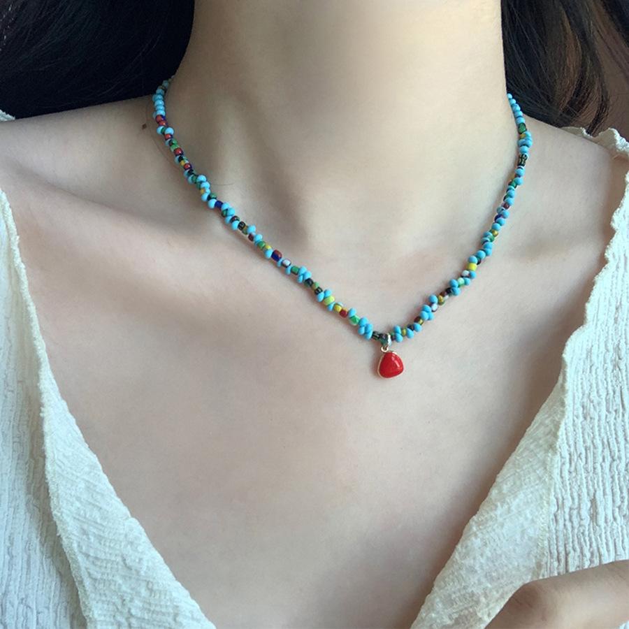 Irregular glass beaded love pendant necklace fashion simple temperament collarbone chain versatile high-end jewelry women
Irregular glass beaded love pendant necklace fashion simple temperament collarbone chain versatile high-end jewelry women