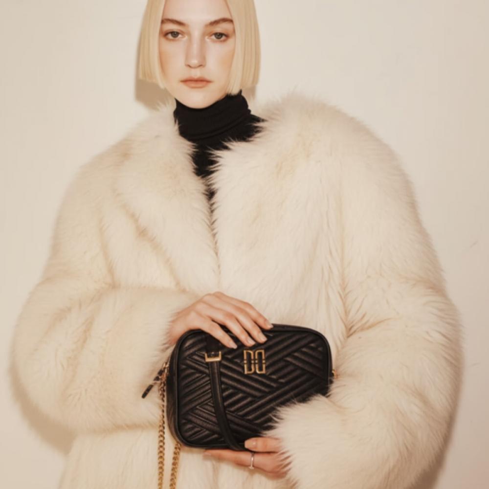 Daks Black Leather Chain Crossbody Bag Dcba6e361bk Single option
Daks Black Leather Chain Crossbody Bag Dcba6e361bk Single option