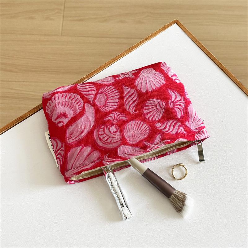 French niche makeup bag with large capacity and high appearance quality, women s hand-held bag for travel storage, fabric toilet
French niche makeup bag with large capacity and high appearance quality, women s hand-held bag for travel storage, fabric toilet