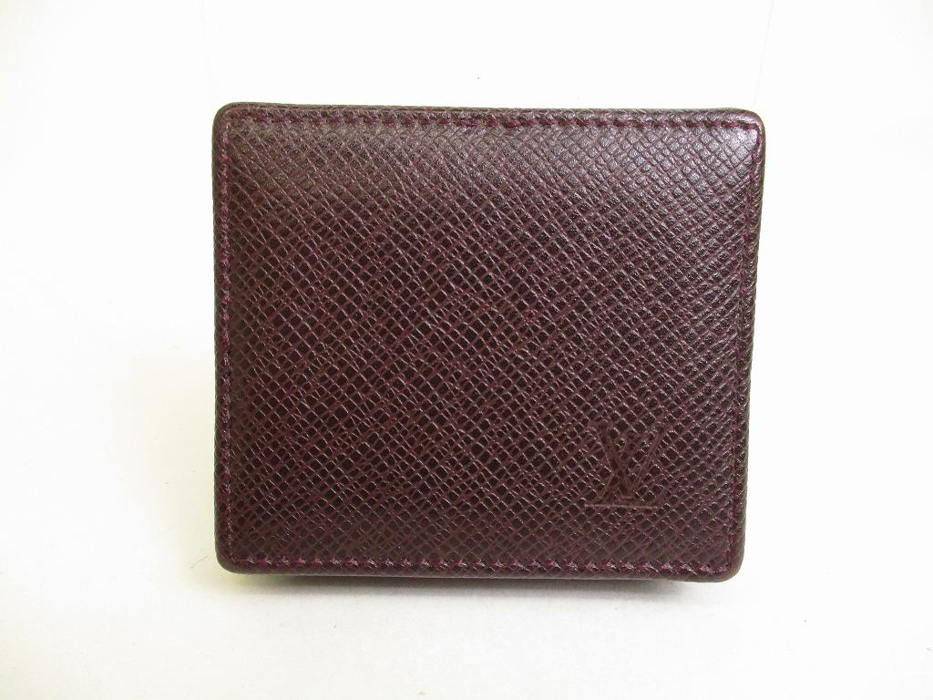 Автентичний портмоне LOUIS VUITTON Taiga Bordeaux Porto Monnaie Boite #9130 Refurbished
Автентичний портмоне LOUIS VUITTON Taiga Bordeaux Porto Monnaie Boite #9130 Refurbished