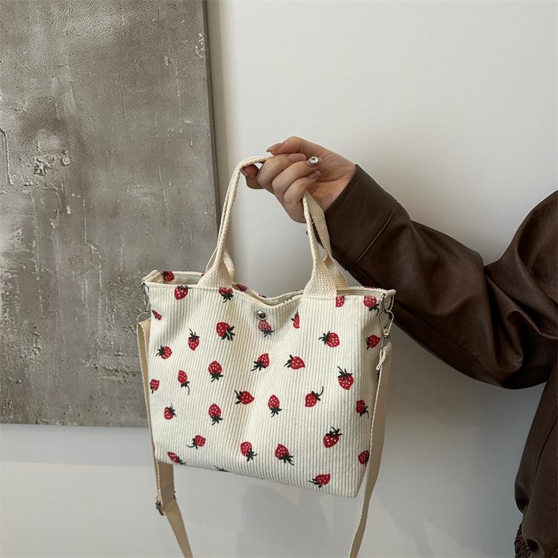 Women Strawberry Shoulder Bag Stylish Crossbody Bag Large Capacity Simple Messenger Bag Adjustable Strap Chic Hobo Bag
Women Strawberry Shoulder Bag Stylish Crossbody Bag Large Capacity Simple Messenger Bag Adjustable Strap Chic Hobo Bag