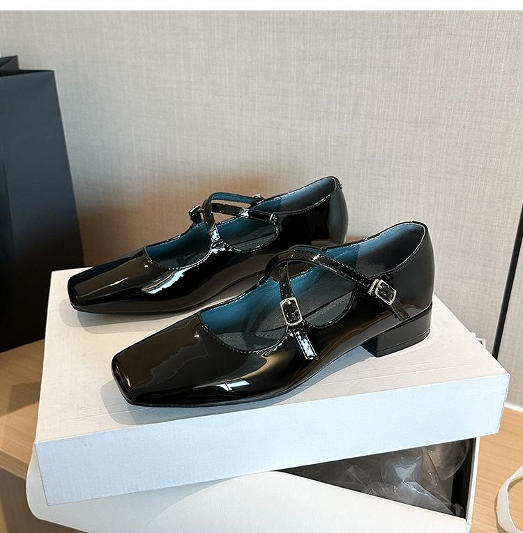 2123-2 French square head cross strap square heel Mary Jane single shoes autumn new French versatile low heel single shoes women 35 чёрный
2123-2 French square head cross strap square heel Mary Jane single shoes autumn new French versatile low heel single shoes women 35 чёрный