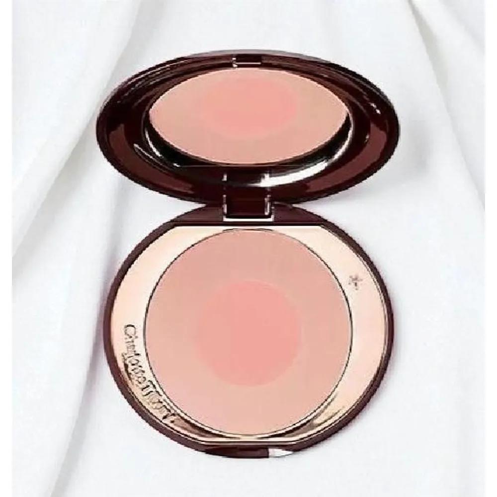 Charlotte Tilbury Cheek to Chic Blusher First Love 8g
Charlotte Tilbury Cheek to Chic Blusher First Love 8g