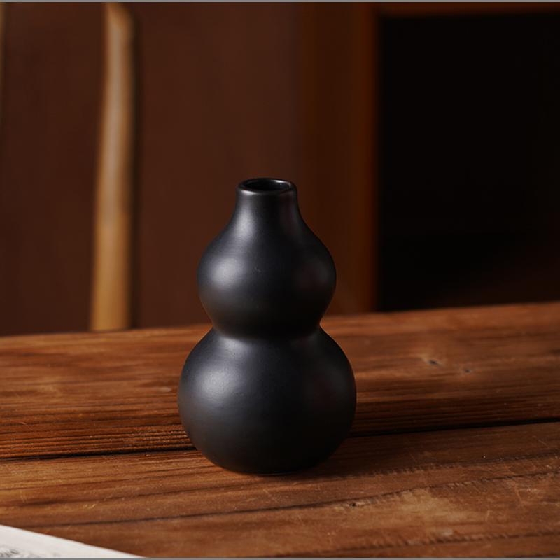 Creative Ceramic Gourd Vase Ornament Living Room Hydroponic Flower Arrangement Bedroom Dining Table Floral Vase Home Decoration
Creative Ceramic Gourd Vase Ornament Living Room Hydroponic Flower Arrangement Bedroom Dining Table Floral Vase Home Decoration