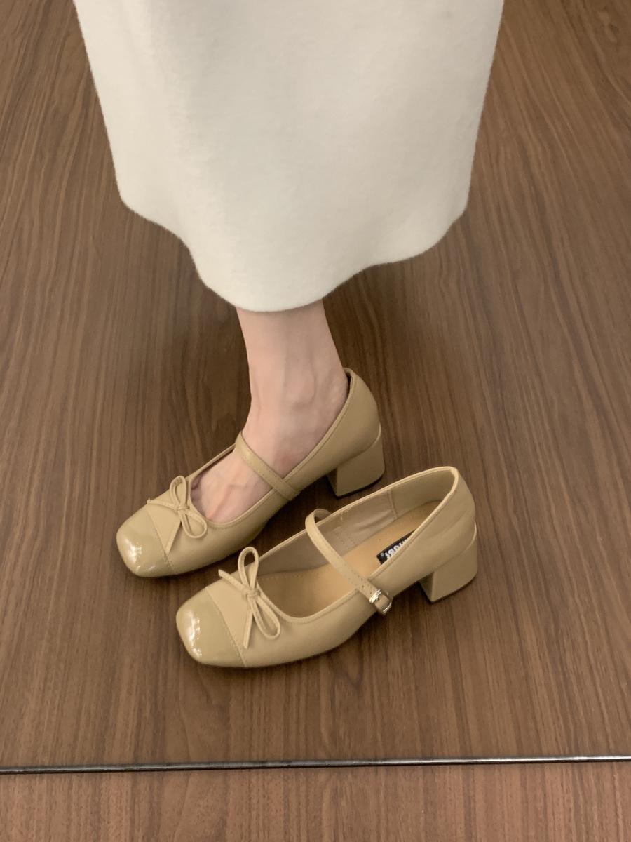 Korean version of splicing one-word buckle shallow mouth single shoes women s 2025 new commuting versatile Mary Jane evening small leather shoes women 39
Korean version of splicing one-word buckle shallow mouth single shoes women s 2025 new commuting versatile Mary Jane evening small leather shoes women 39