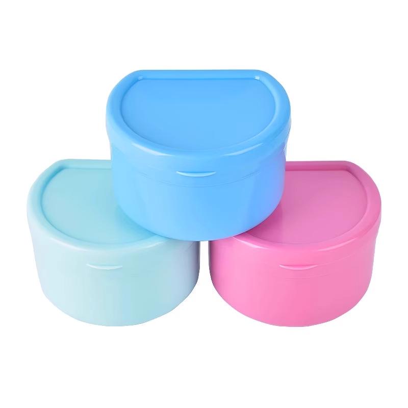 Новичок 1.13 Портативный контейнер для хранения зубных протезов и капп Others
Новичок 1.13 Портативный контейнер для хранения зубных протезов и капп Others