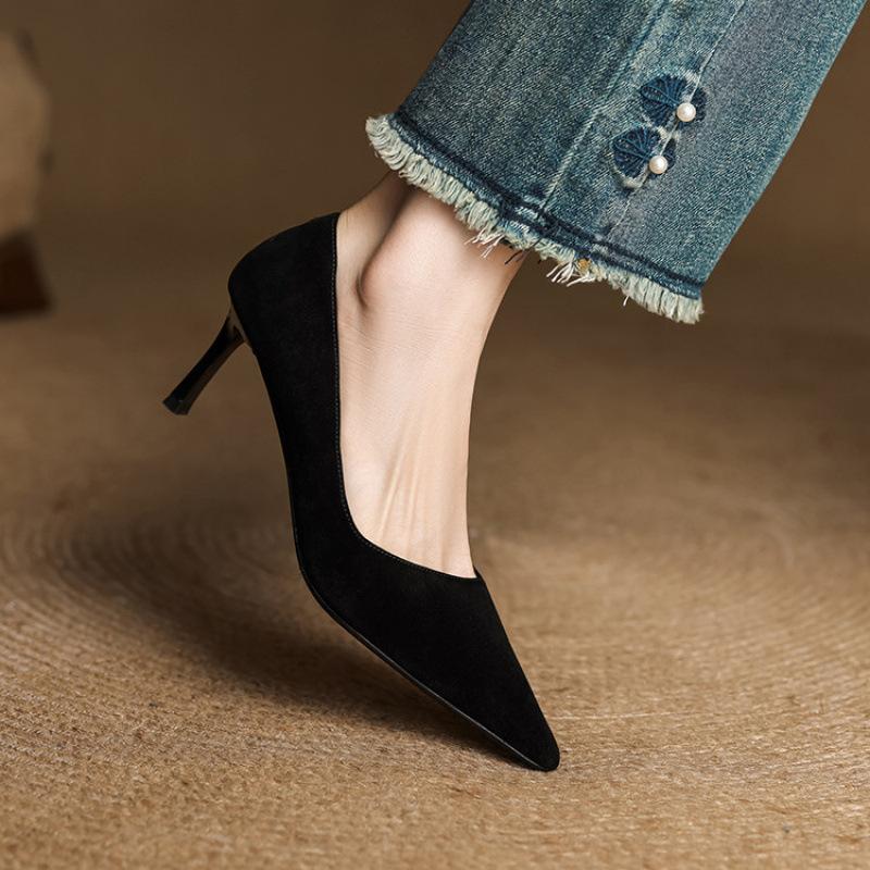 New hollow sandals women s summer women s high-heeled sandals casual beef tendon soft sole large and small size women s shoes pointed leather 40 чёрный
New hollow sandals women s summer women s high-heeled sandals casual beef tendon soft sole large and small size women s shoes pointed leather 40 чёрный