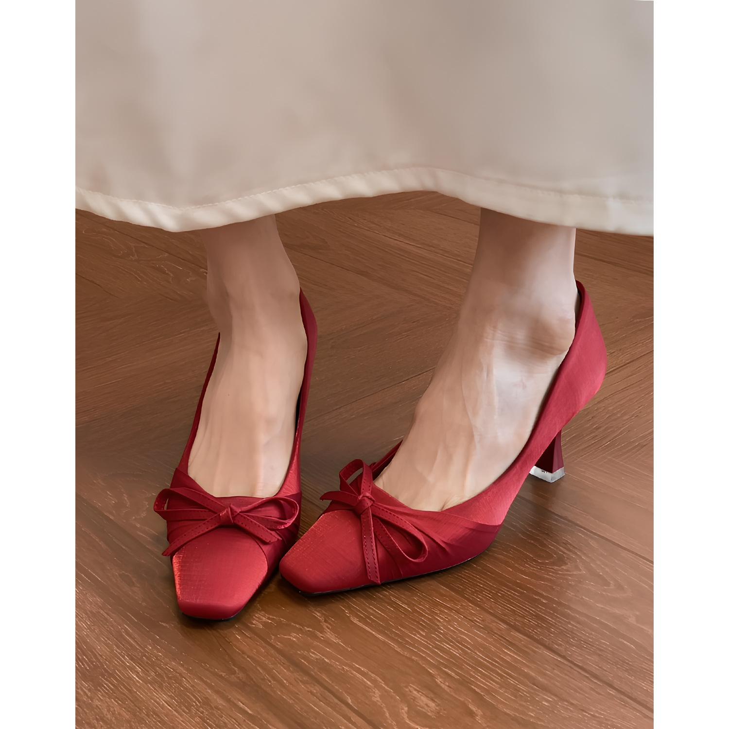 Красные туфли-лодочки на тонком каблуке с атласным бантом с квадратным носком, женские новые китайские туфли на высоком каблуке с неглубоким вырезом, свадебные туфли 40 бордовый
Красные туфли-лодочки на тонком каблуке с атласным бантом с квадратным носком, женские новые китайские туфли на высоком каблуке с неглубоким вырезом, свадебные туфли 40 бордовый