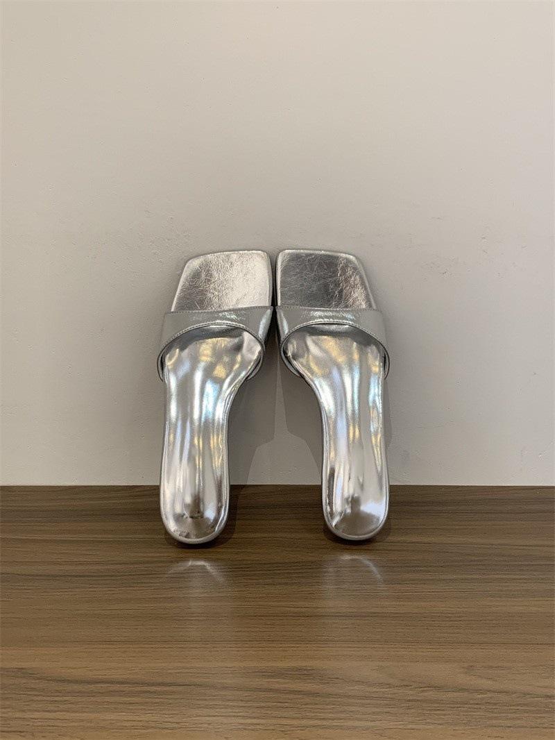 Korean version 2025 summer new simple one-word slippers women s versatile open-toed square head heightened wedge sandals 39
Korean version 2025 summer new simple one-word slippers women s versatile open-toed square head heightened wedge sandals 39