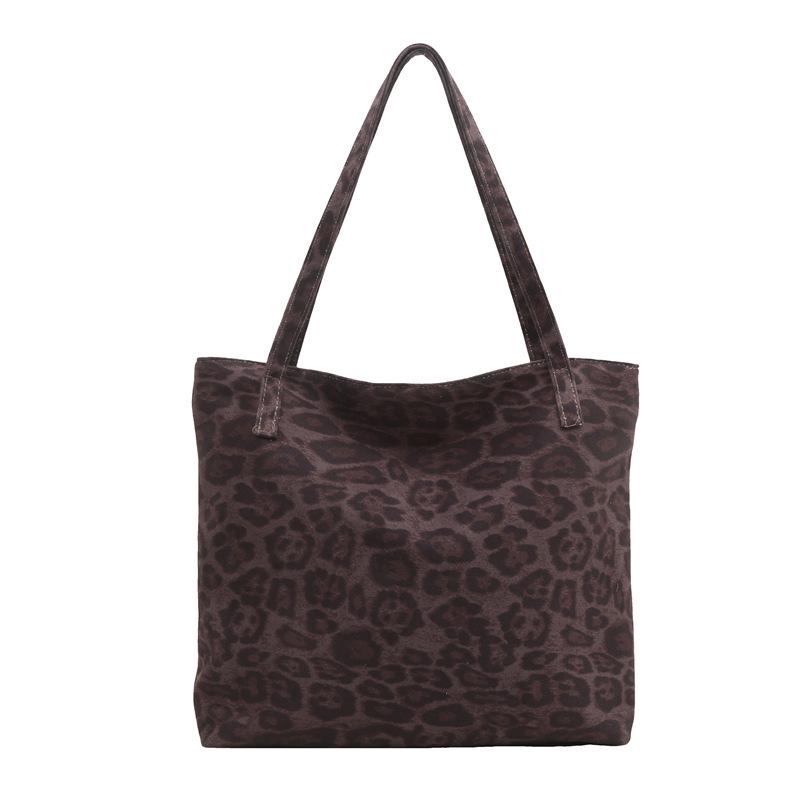 Retro Casual Women s Handbag - Niche Design Tote, Large Capacity, Autumn/Winter 2025 New Arrival чёрный
Retro Casual Women s Handbag - Niche Design Tote, Large Capacity, Autumn/Winter 2025 New Arrival чёрный