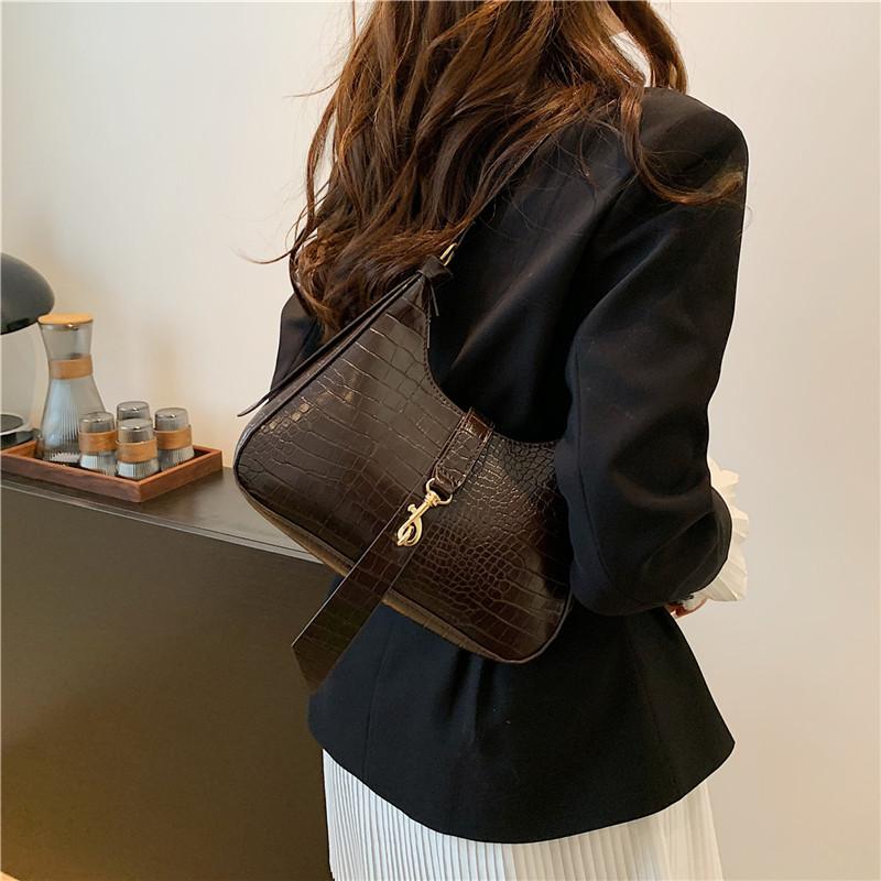 Модна жіноча сумка через плече з малюнком крокодила кавовий
Модна жіноча сумка через плече з малюнком крокодила кавовий