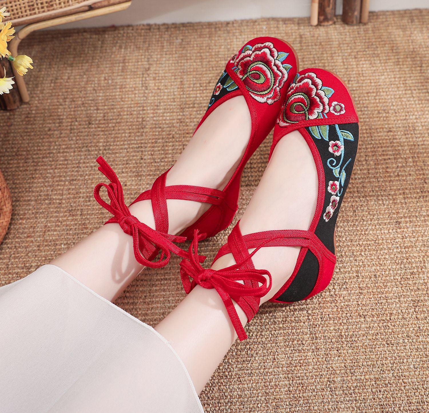 Весенне-осенние туфли из ткани на низком каблуке с ремешком на щиколотке контрастного цвета из говяжьей подошвы, женские одинарные туфли с вышивкой в этническом стиле 41
Весенне-осенние туфли из ткани на низком каблуке с ремешком на щиколотке контрастного цвета из говяжьей подошвы, женские одинарные туфли с вышивкой в этническом стиле 41