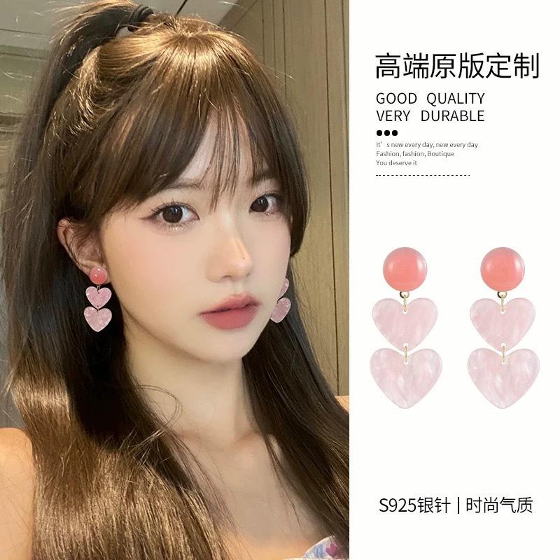 Super fairy pink love earrings temperament long earrings female, niche gentle, sweet and cute peach heart earrings
Super fairy pink love earrings temperament long earrings female, niche gentle, sweet and cute peach heart earrings