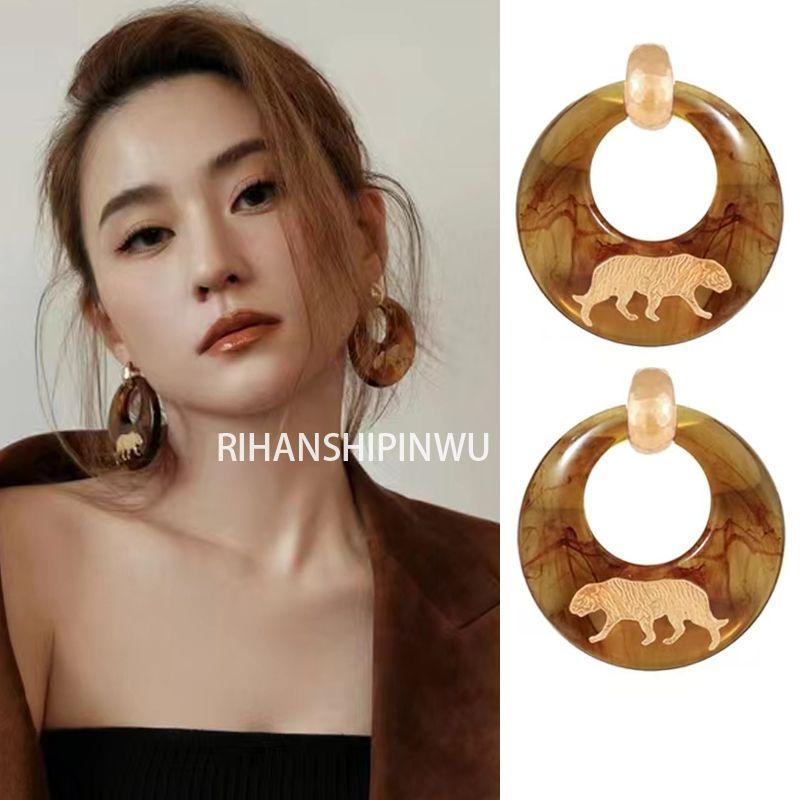 Niche Style Circle Elegant Fancy Same Earrings 925 Tremella needle
Niche Style Circle Elegant Fancy Same Earrings 925 Tremella needle