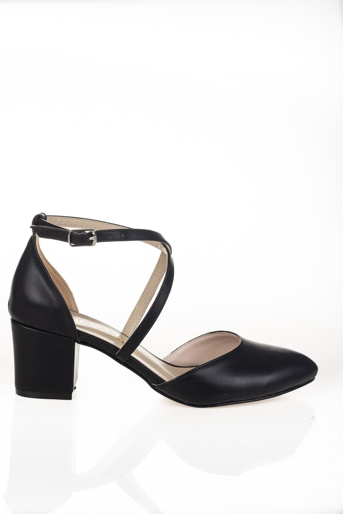 Жіночі модні чорні шкіряні класичні туфлі на підборах для вечірки 35
Жіночі модні чорні шкіряні класичні туфлі на підборах для вечірки 35