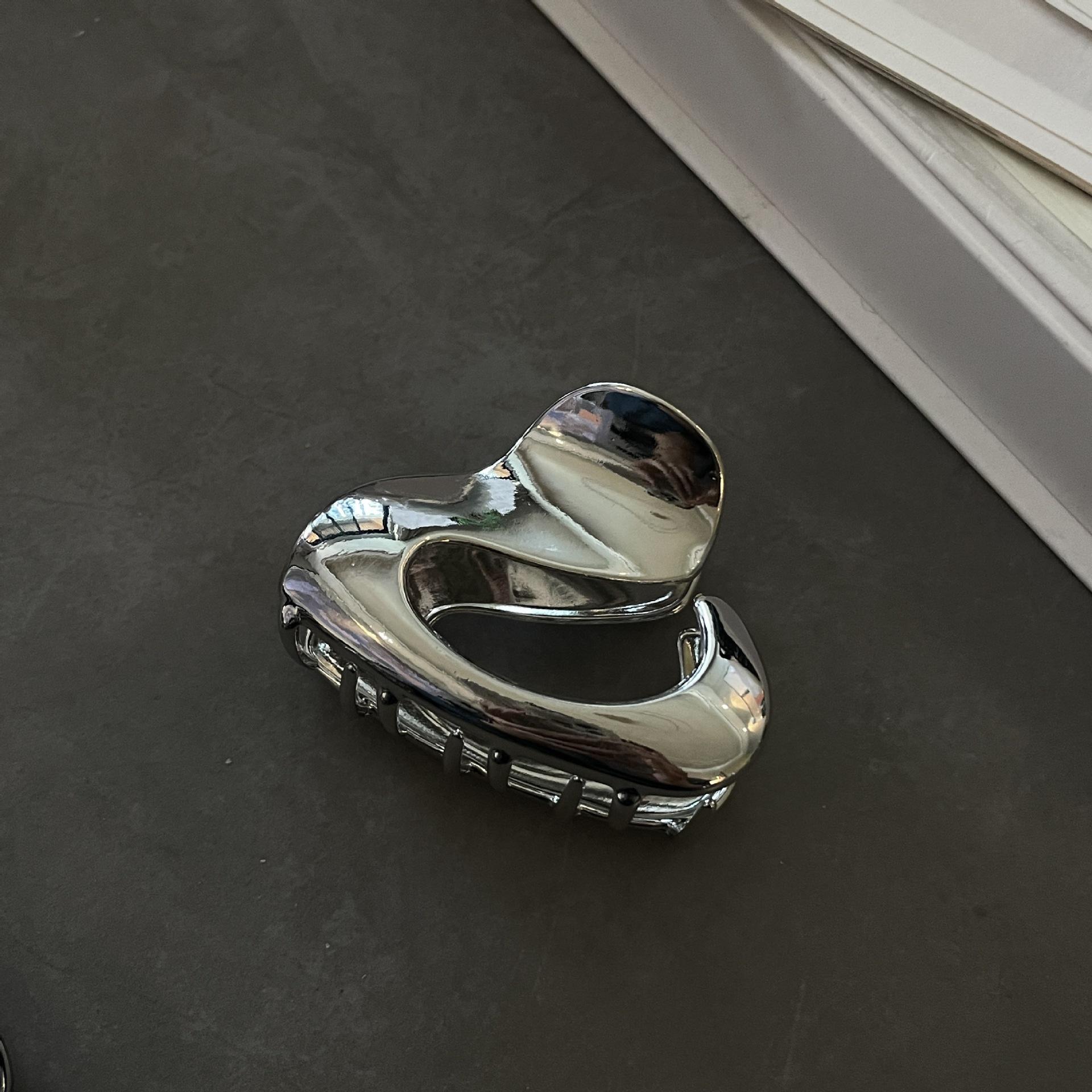 Новые женские элегантные простые полые геометрические металлические заколки для волос винтажные заколки для волос с заколкой-хвостом модные аксессуары для волос серебряный
Новые женские элегантные простые полые геометрические металлические заколки для волос винтажные заколки для волос с заколкой-хвостом модные аксессуары для волос серебряный