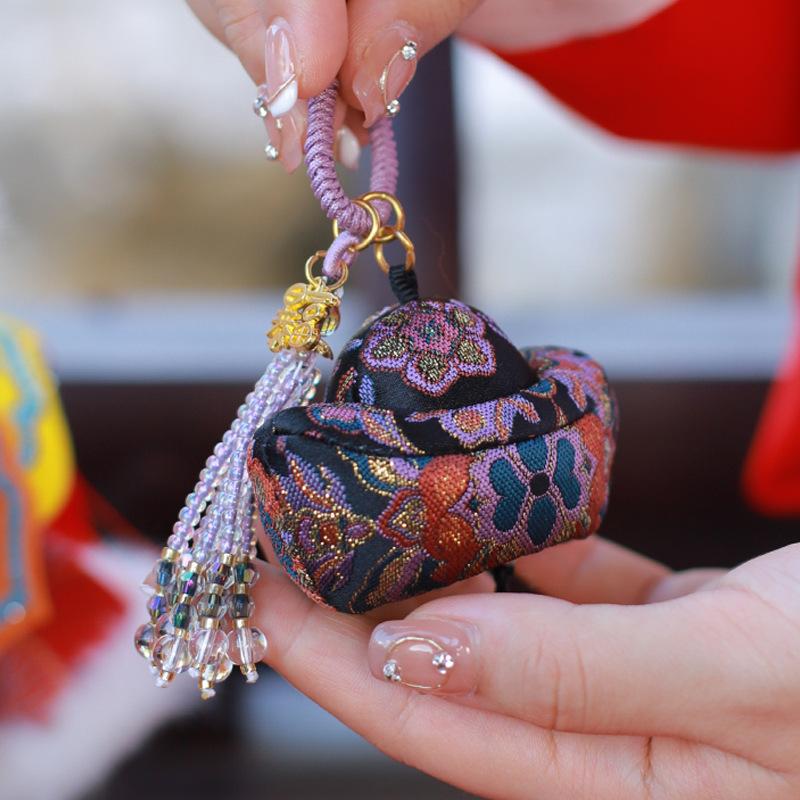 Chinese Sachet Pendant Song Brocade Ingot-shaped Handmade Home Ornaments New Year Decor Bags Crystal Tassel Lucky Hangings Gift 1 piece
Chinese Sachet Pendant Song Brocade Ingot-shaped Handmade Home Ornaments New Year Decor Bags Crystal Tassel Lucky Hangings Gift 1 piece