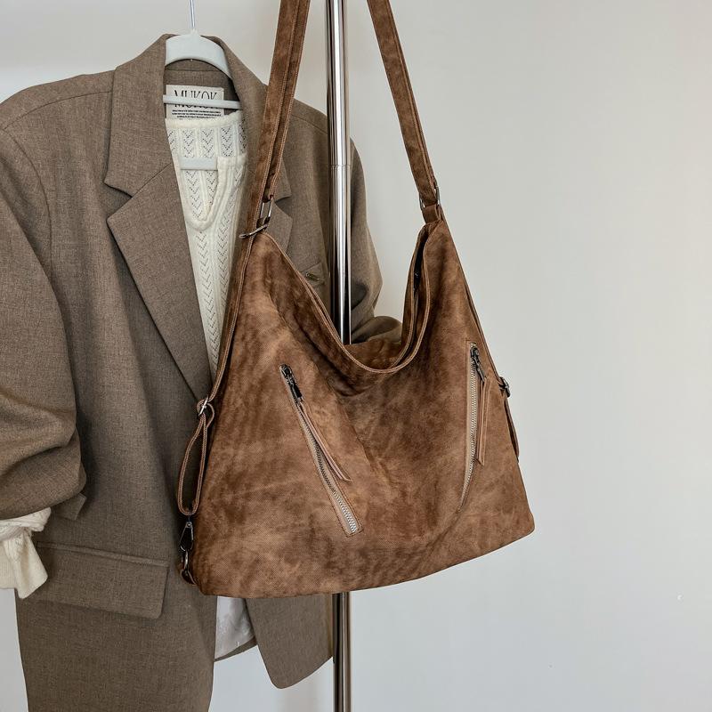 Модная большая вместительная сумка-тоут для женщин, новый модный и универсальный рюкзак, повседневная дорожная сумка через плечо
Модная большая вместительная сумка-тоут для женщин, новый модный и универсальный рюкзак, повседневная дорожная сумка через плечо