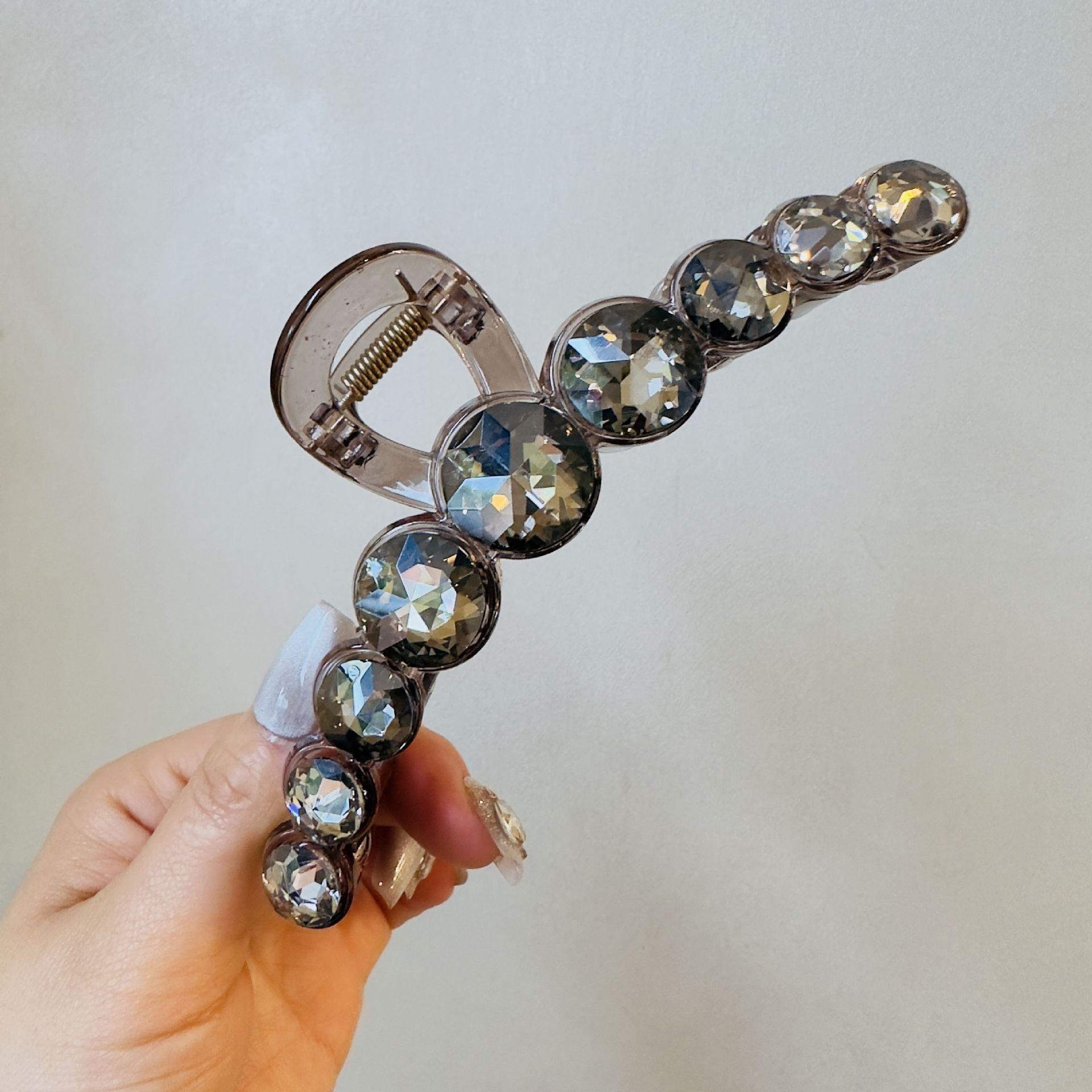 Большие стразы женские заколки-крабы для волос, хрустальные заколки для волос, заколки-автоматы, резинки для хвостика, аксессуары для волос для девочек, украшения, зажим для волос Barrettes
Большие стразы женские заколки-крабы для волос, хрустальные заколки для волос, заколки-автоматы, резинки для хвостика, аксессуары для волос для девочек, украшения, зажим для волос Barrettes